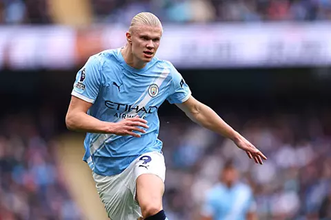 جوارديولا: هالاند يستحق المقارنة بميسي ورونالدو رغم صغر سنه